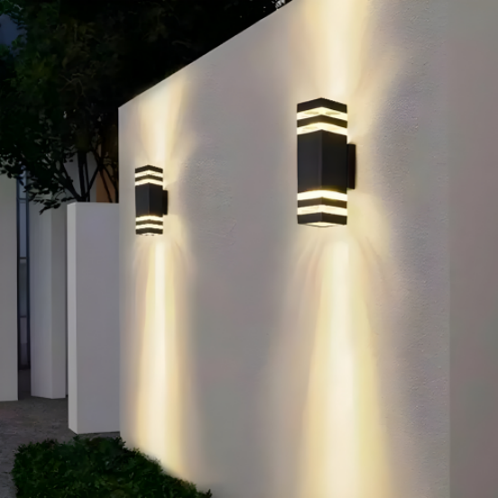 This double-head outdoor wall light is the subject of the complete real-world review.